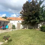 לינה וארוחת בוקר Chez Chris 3*