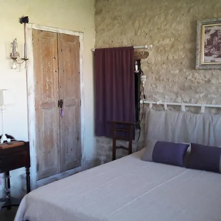 فندق مبيت وإفطار Chez Chris 3*