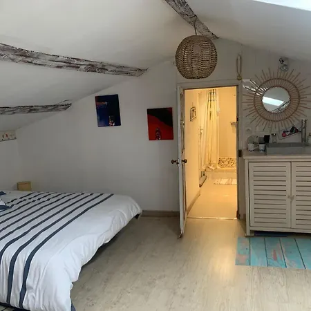 Chez Chris Bed & Breakfast 3*