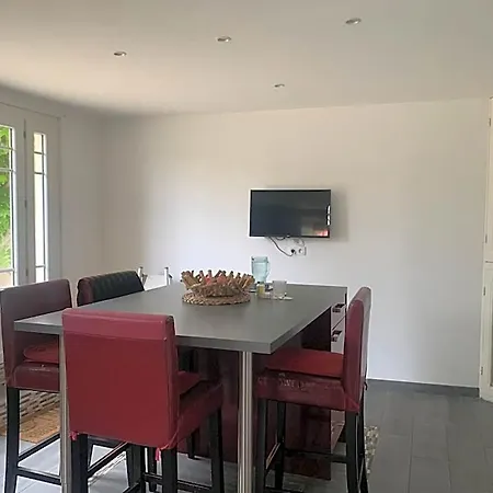 Chez Chris فندق مبيت وإفطار