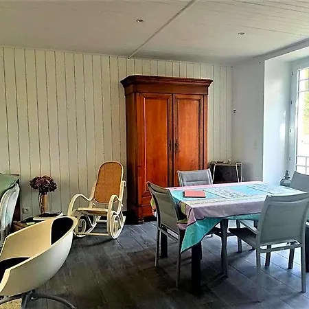 فندق مبيت وإفطار Chez Chris 3*